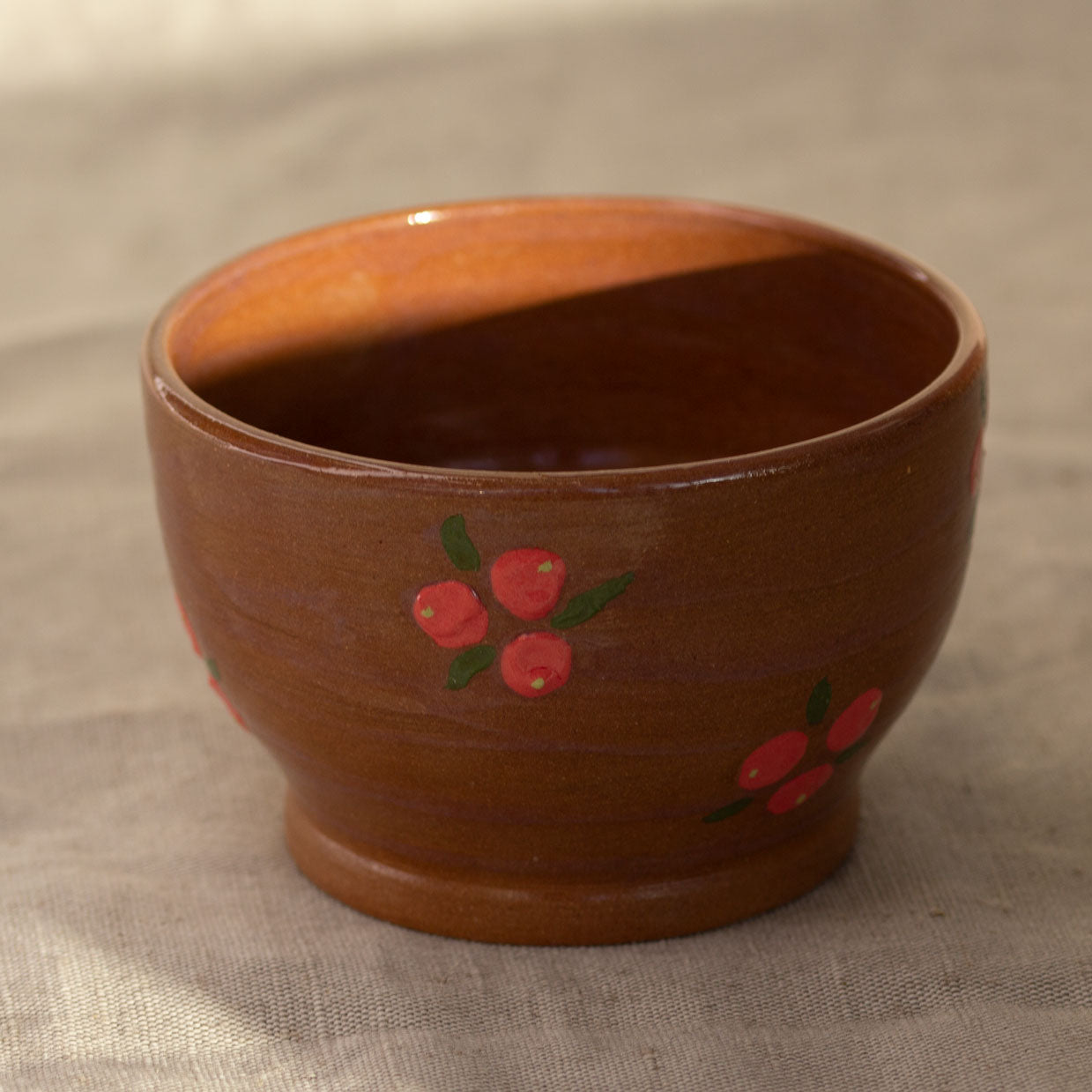 Ceramic dishes set with Cranberries