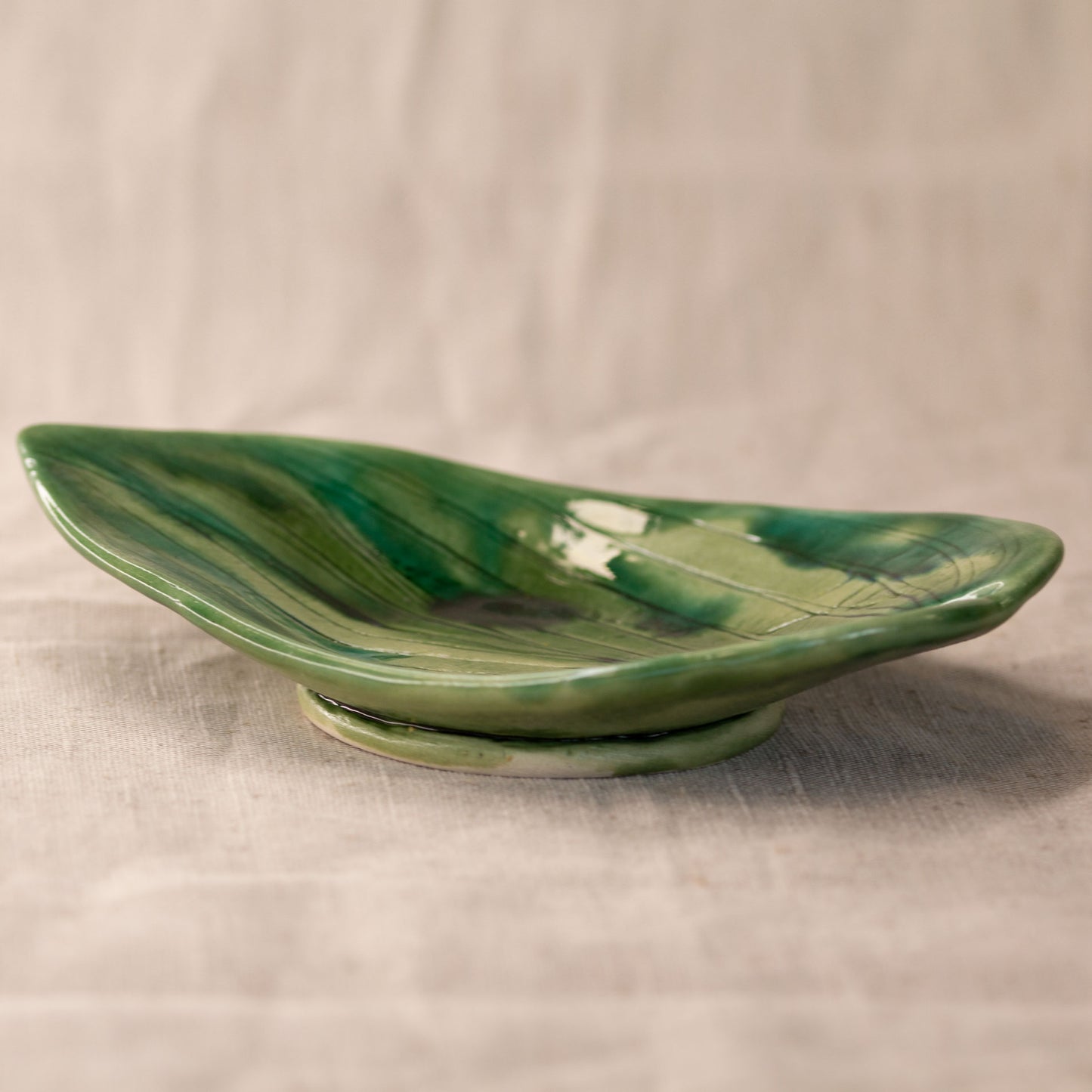 Ceramic plate Leaf