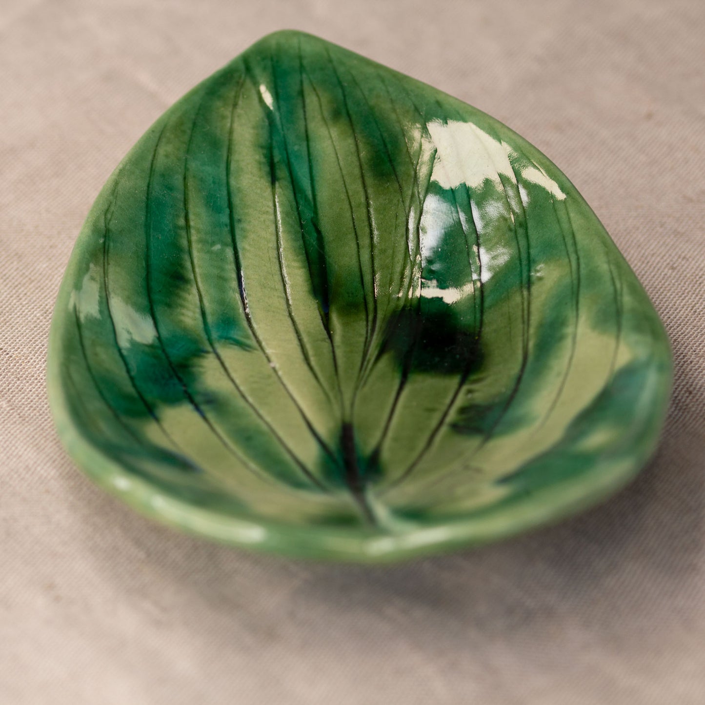 Ceramic plate Leaf