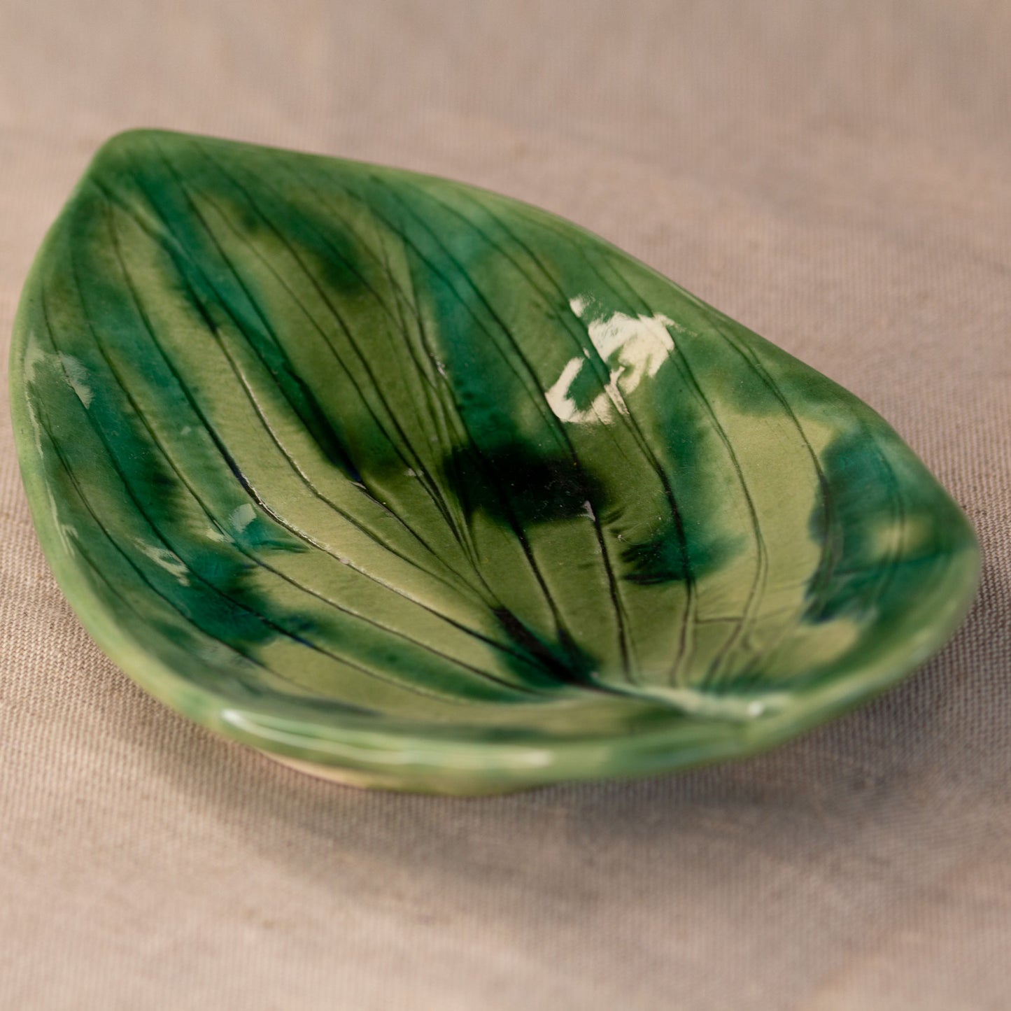 Ceramic plate Leaf