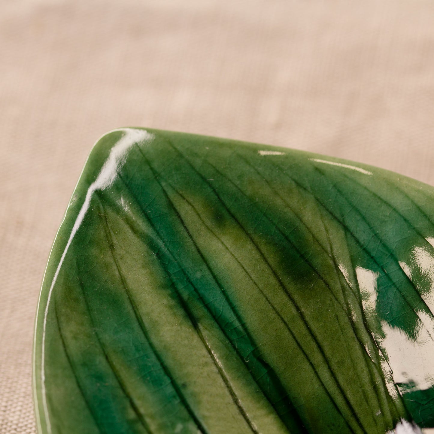 Ceramic plate Leaf