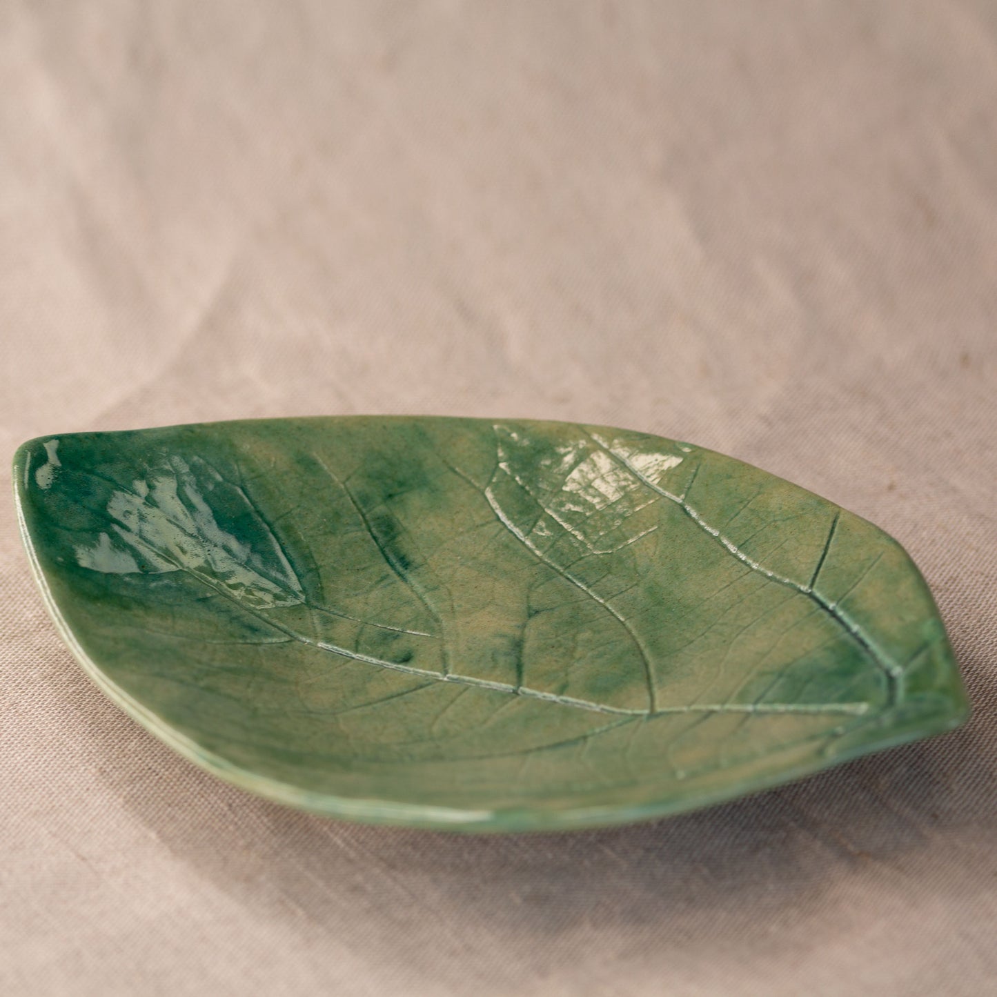 Ceramic plate Leaf