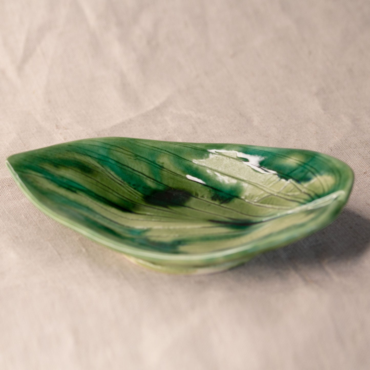 Ceramic plate Leaf