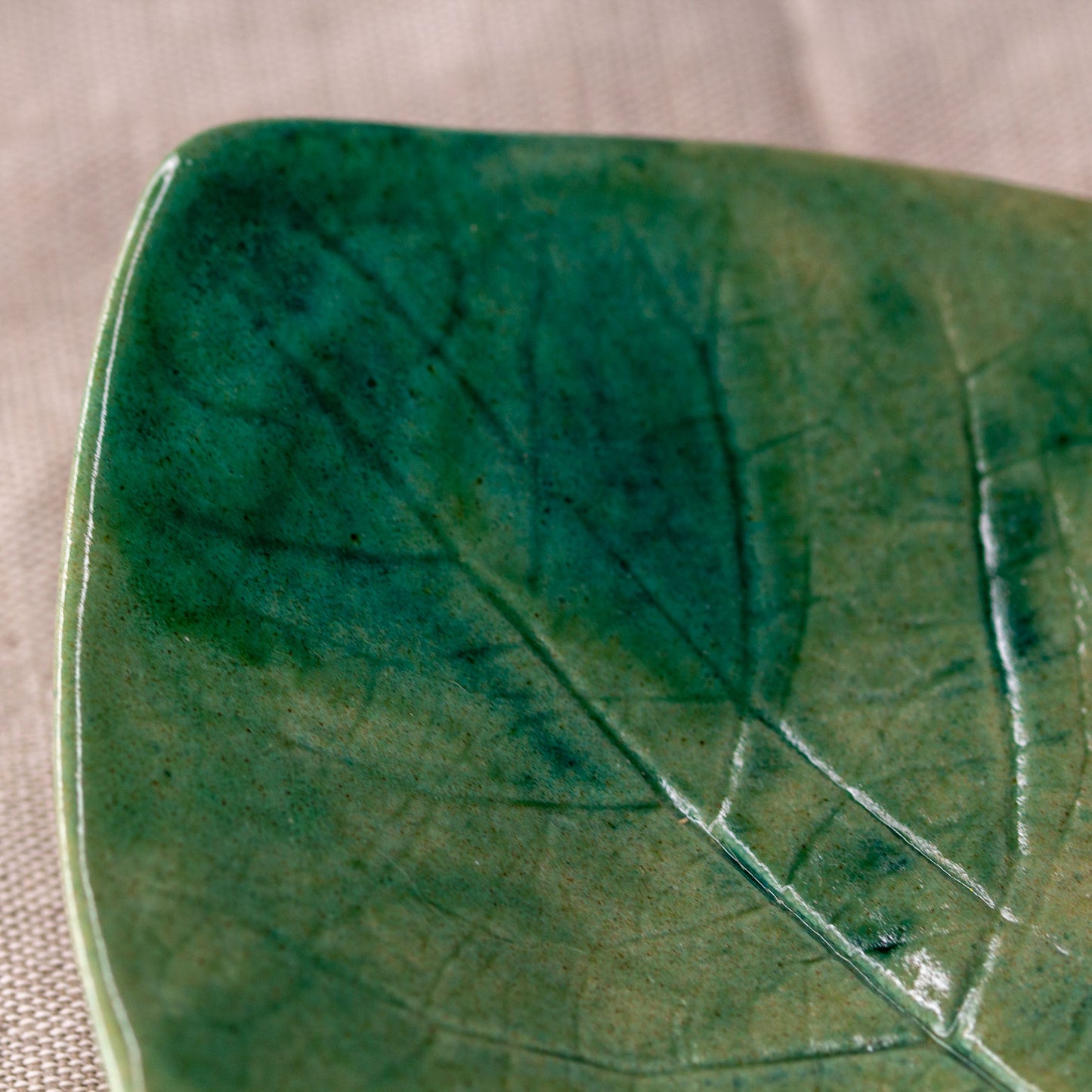 Ceramic plate Leaf